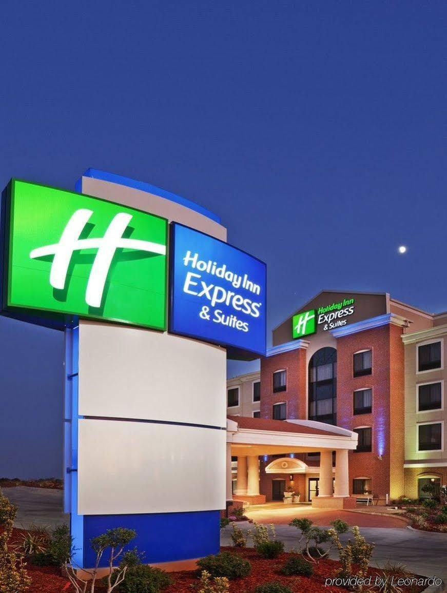 Holiday Inn Express & Suites Charlotte North By Ihg Exterior photo
